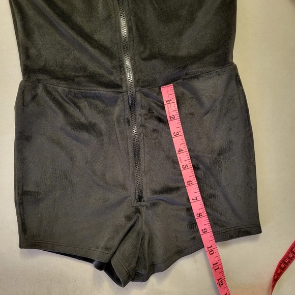 Out from Under Rockie Velour Zip front romper XS - Picture 8 of 14